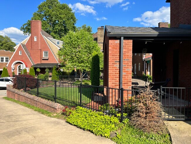 Building Photo - 116 Bayard Plz