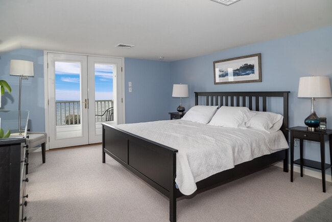 Building Photo - 43 Soundview Ave