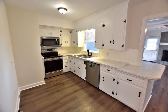 Building Photo - 205 S Mayo St