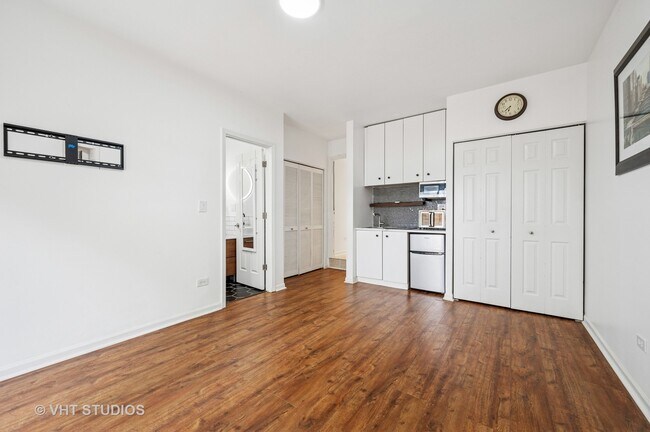 Building Photo - 1487 N Clybourn Ave