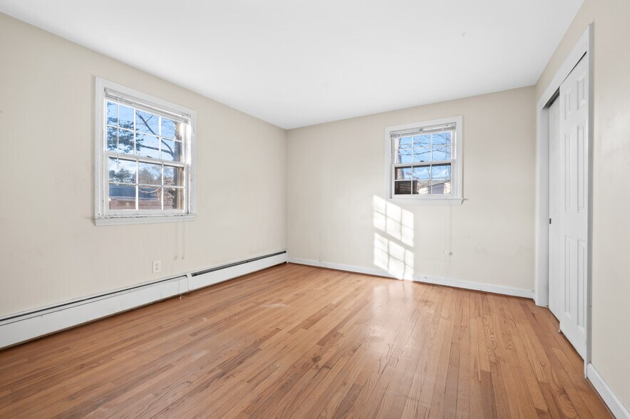 Building Photo - 340 Charter Oak St