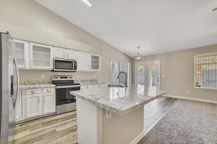 Building Photo - 403 S Kingston Ct