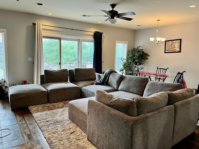 Building Photo - 1909 S State St