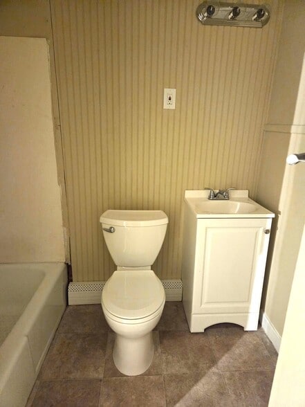 Building Photo - 35 Belknap St