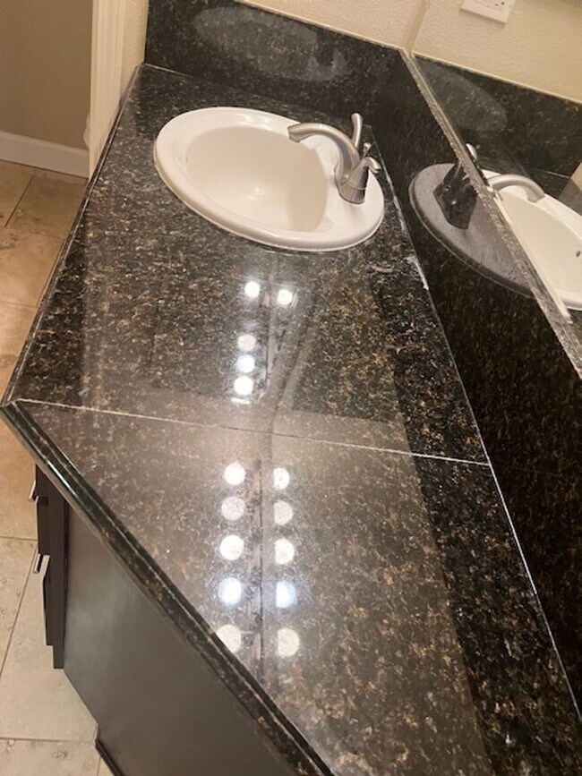 Building Photo - Luxury Condo in Natomas!