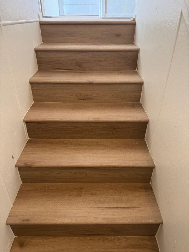 Building Photo - Townhouse 3 bedroom