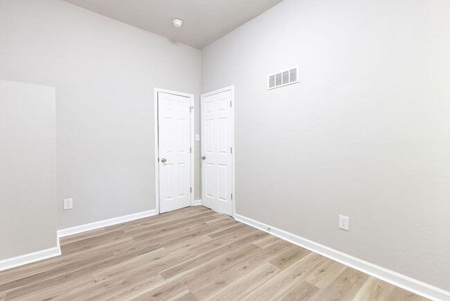 Building Photo - Remodeled 2-Bedroom Bungalow with Spacious Yard & 1-Car Basement Garage