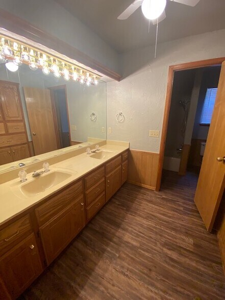 Building Photo - 9900 Rockwell Terrace