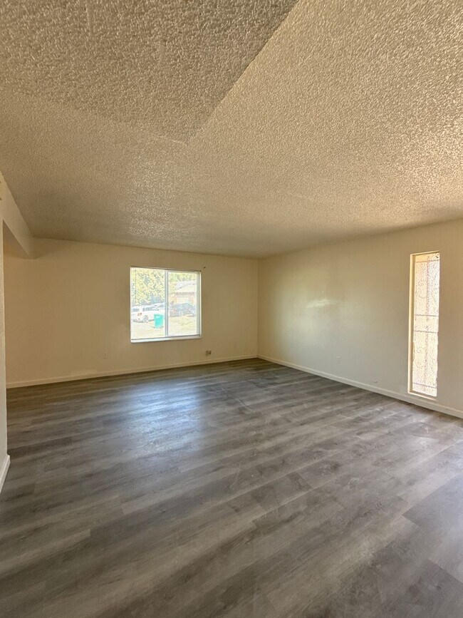 Building Photo - 9001-9005 Stacey Ct