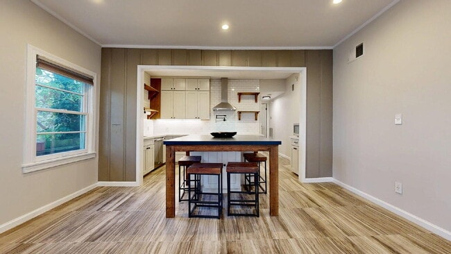 Building Photo - Beautifully Updated Flat with Gourmet Kitchen & Private Outdoor Retreat