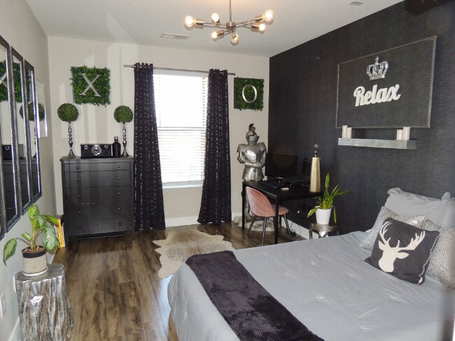 Building Photo - 630 Calvert St