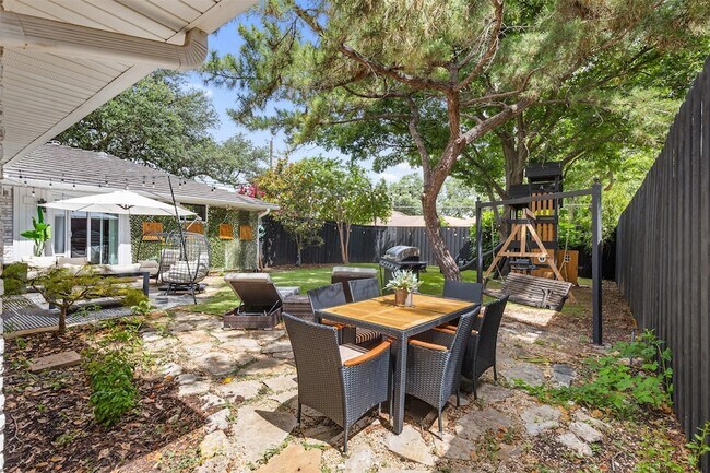 Building Photo - 1106 Pueblo Dr