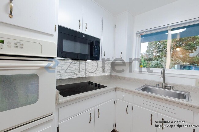 Building Photo - 3040 Blane Way