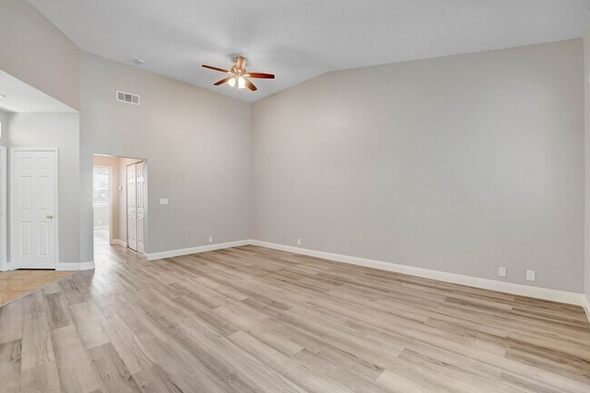 Building Photo - 5155 W Tropicana Ave