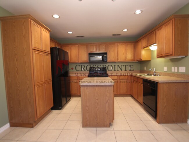 Building Photo - Available! 3 Bedroom Home in Flint!