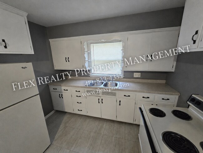 Building Photo - 3901 Leybourn Ave