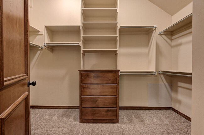 Building Photo - Beautiful & Large 4 Bed 2 Bath Home in Edmond!