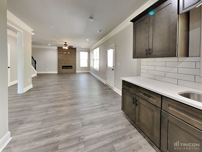 Building Photo - 115 Glenview Dr