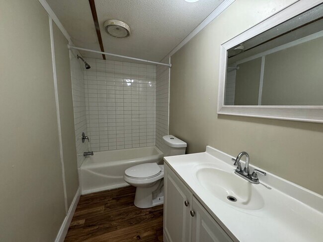 Building Photo - 154 NW Alpata Ct
