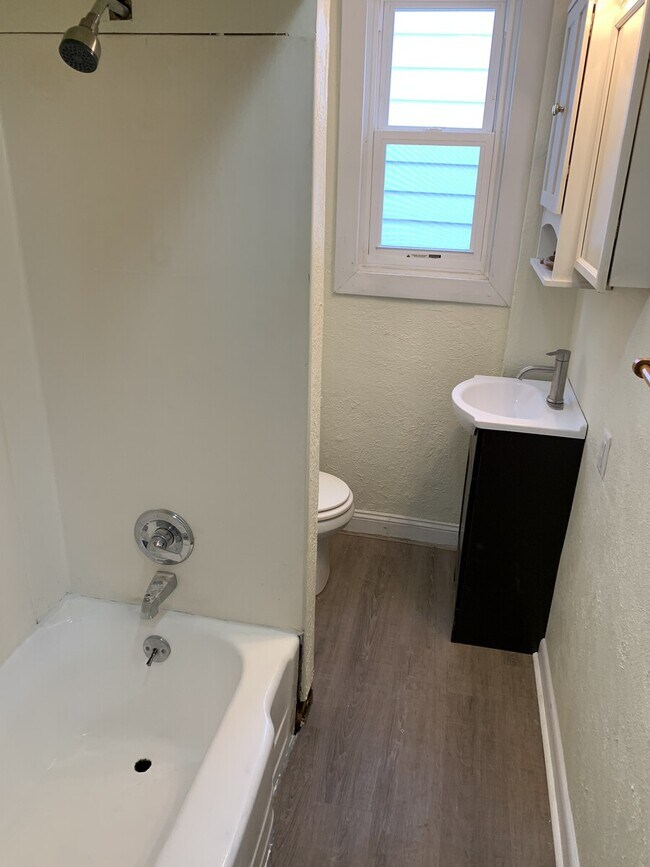 Building Photo - 145-147-147 Elm St