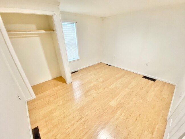 Building Photo - 93 Walnut St