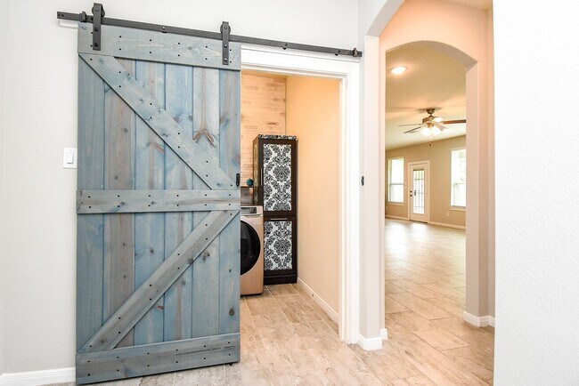 Building Photo - 24918 Meadowthorn Crest Ln