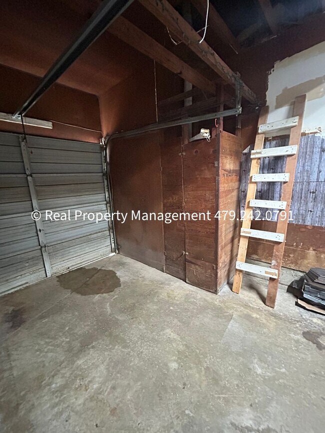 Building Photo - COMING IN JANUARY 2026 -  Bed 1 Bath HOUSE...