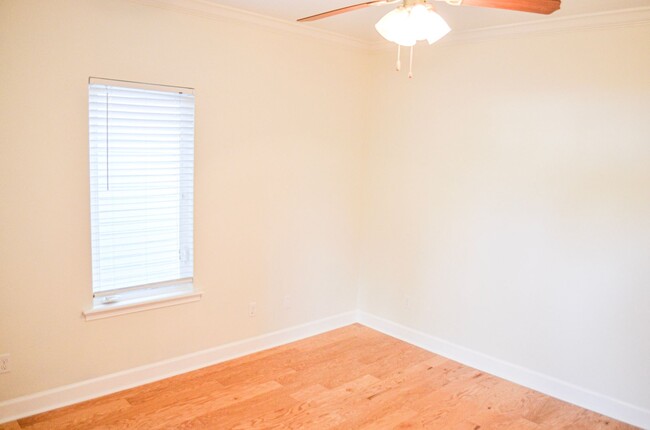 Building Photo - Gorgeous remodeled 3-bedroom, 2.5 bath hom...
