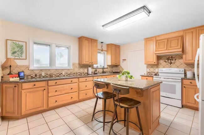 Building Photo - 3 Bed, 3 Bath Home with Expansive Kitchen, Two Living Areas & Private Suite