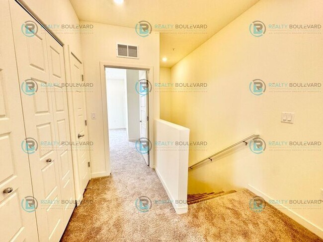Building Photo - Modern 2 Bedroom 2Bath Townhome with Dual Patios & Designer Finishes near Truckee River