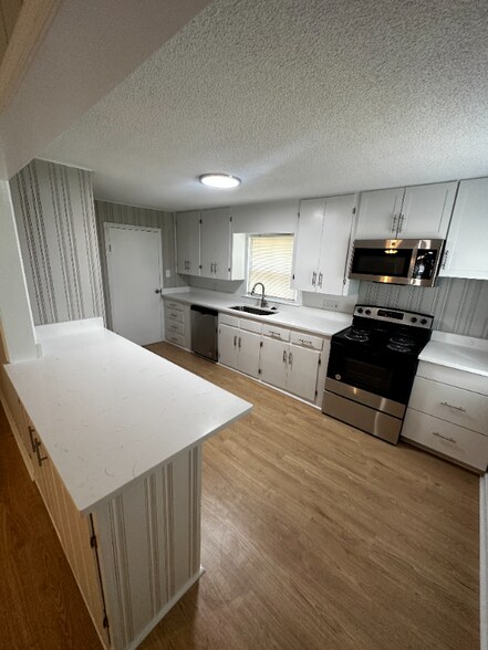 Building Photo - 6328 Robinhood Rd