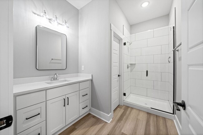 Building Photo - Gorgeous 3 Story 4 Bedroom Pet Friendly Home For Rent!