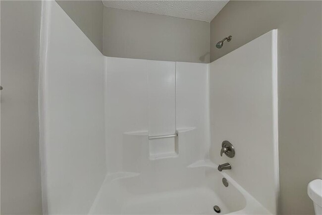 Building Photo - 135 Mill Pointe Dr