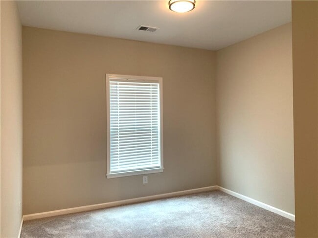 Building Photo - 204 Sage Woods Way