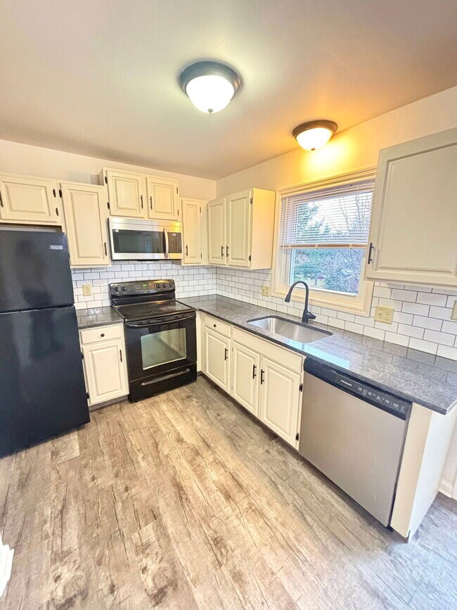 Building Photo - 4 Pheasant Ln