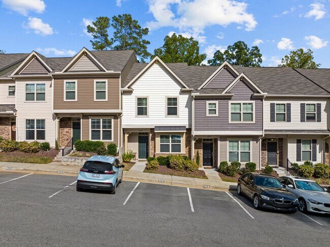 Building Photo - Gorgeous Townhome in N. Raleigh, Top Amenities & Finishes, Community Pool, Pet Friendly!