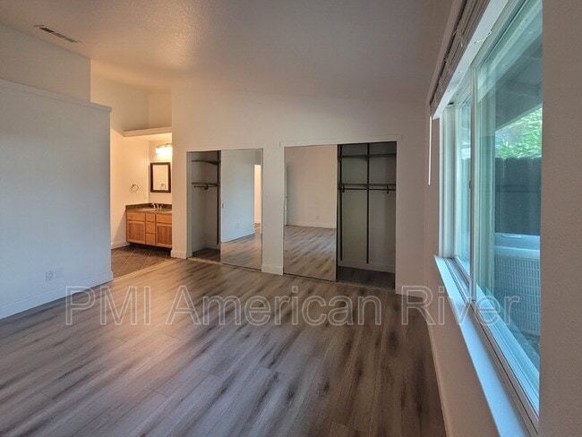 Building Photo - 3041 Wolfe Ct