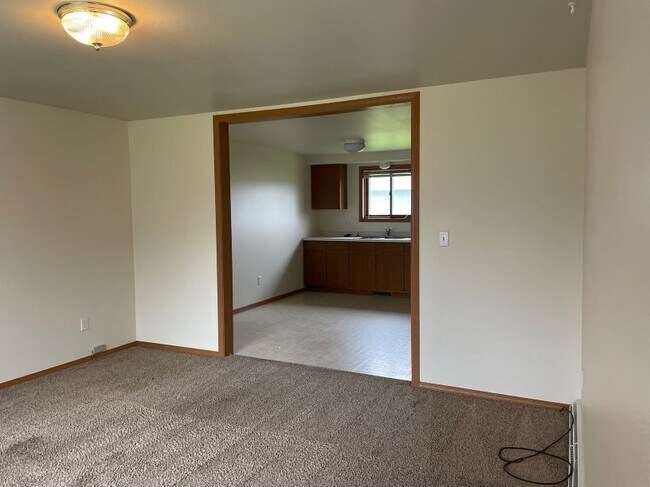 Building Photo - 702 Steven Ave