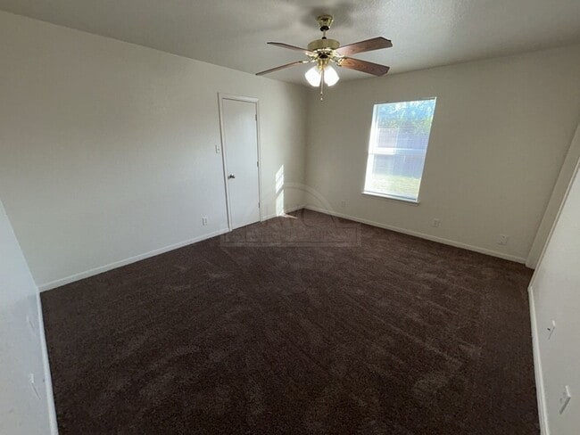 Building Photo - 1303 Cinch Dr