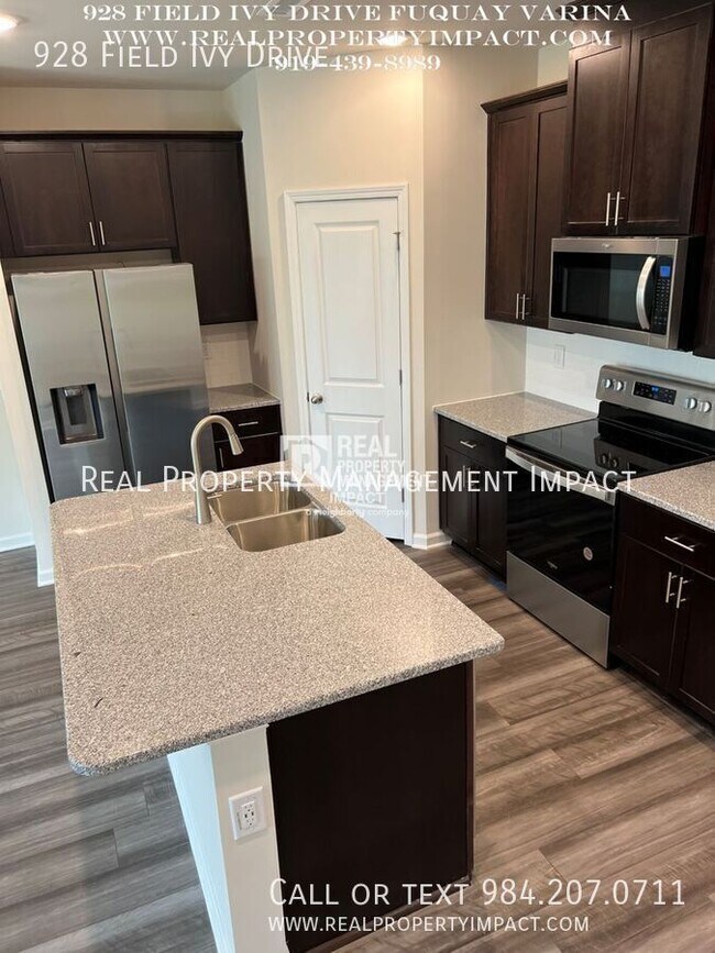 Building Photo - 928 Field Ivy Dr