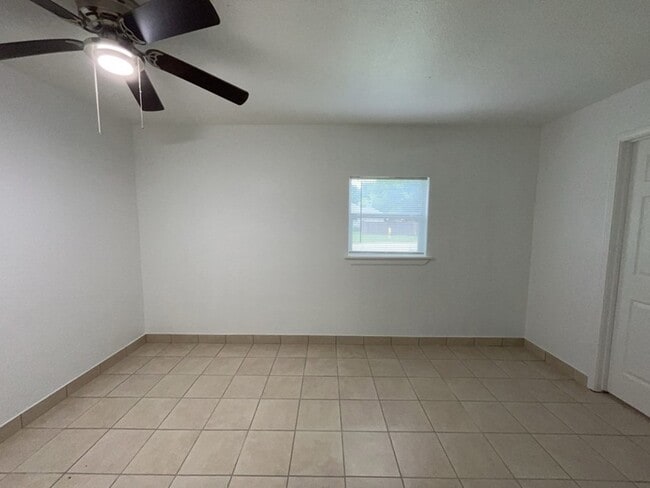 Building Photo - 112 Mesa Dr