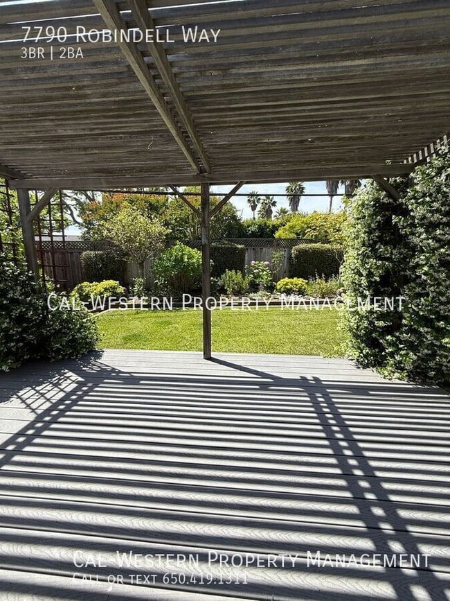 Building Photo - 7790 Robindell Way