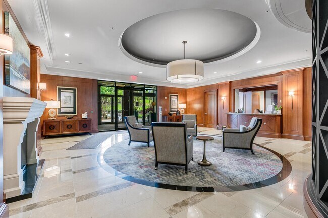 Building Photo - 8220 Crestwood Heights Dr