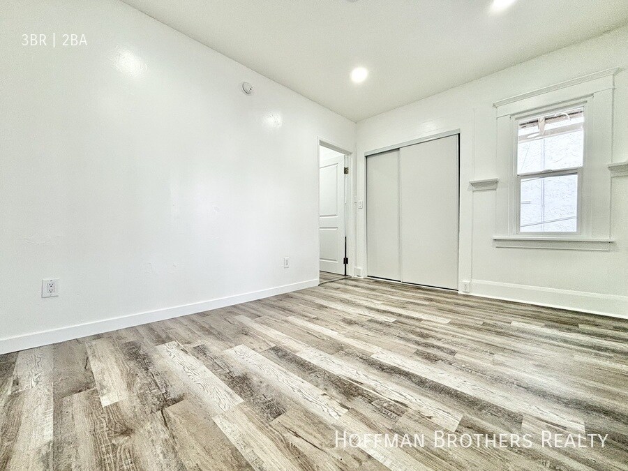 Building Photo - 1518 11th Pl