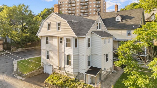 Building Photo - 78 Pine St
