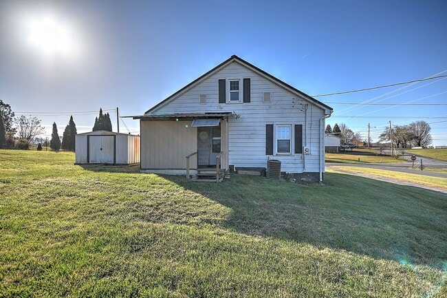 Building Photo - 1408 W College St