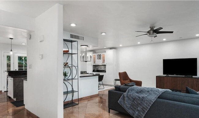 Building Photo - 8620 E San Miguel Ave