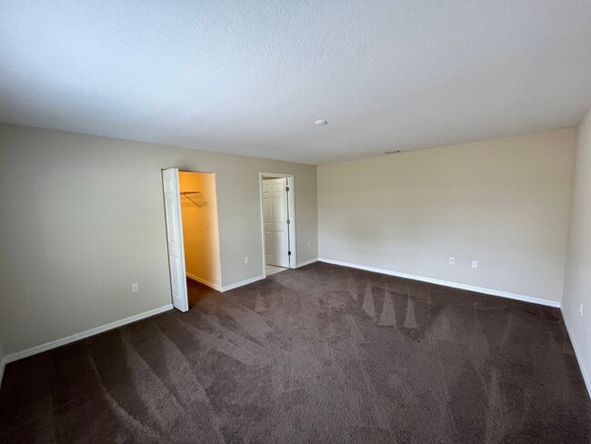 Building Photo - 10 Burning Wick Pl