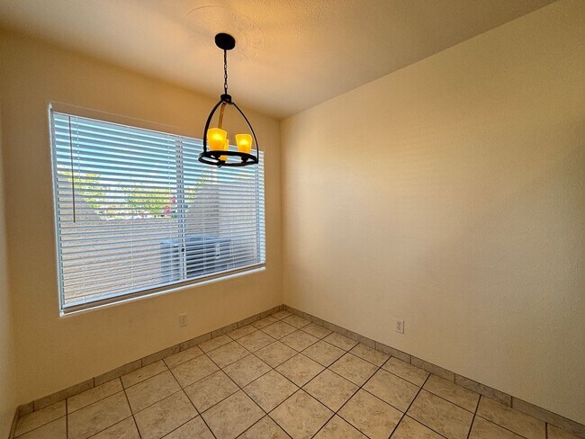 Building Photo - (APPLICATIONS PENDING) West Palmdale Townhouse
