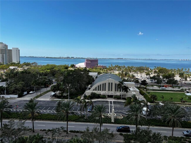 Building Photo - 800 N Tamiami Trl